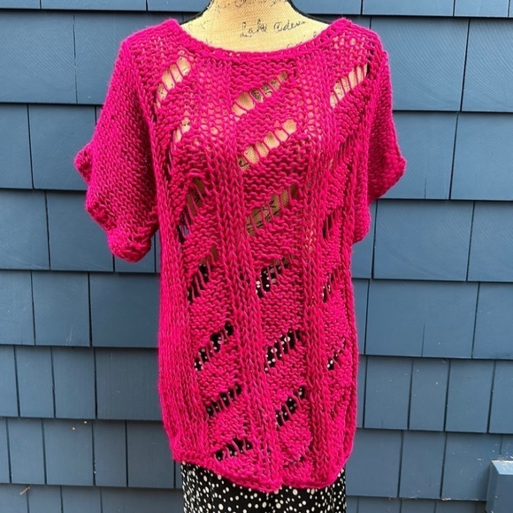 🩷🩷🩷Hand made open weave sweater stretchy magenta pink medium to large